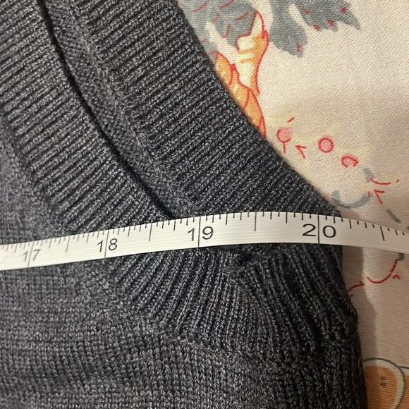 Versatile and classy BR Italian Merino v neck sweater vest - Picture 3 of 4